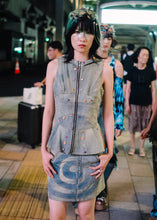 Load image into Gallery viewer, SPIRAL PANEL DENIM MINI SKIRT