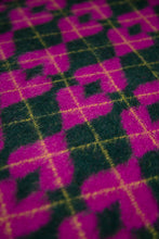 Load image into Gallery viewer, DIAMOND HEART SHAPE CARDIGAN (PINK)