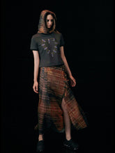 Load image into Gallery viewer, SAFETY PIN HEART T-SHIRT (PURPLE-GREY)