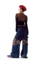 Load image into Gallery viewer, UPCYCLED HOURGLASS JEANS