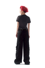 Load image into Gallery viewer, V-WAIST CARGO SWEATPANTS (BLACK)