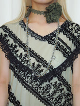 Load image into Gallery viewer, Bloom Choker
