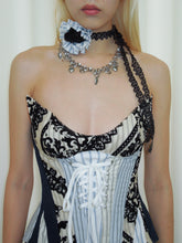 Load image into Gallery viewer, Bloom Choker
