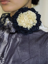Load image into Gallery viewer, Bloom Choker
